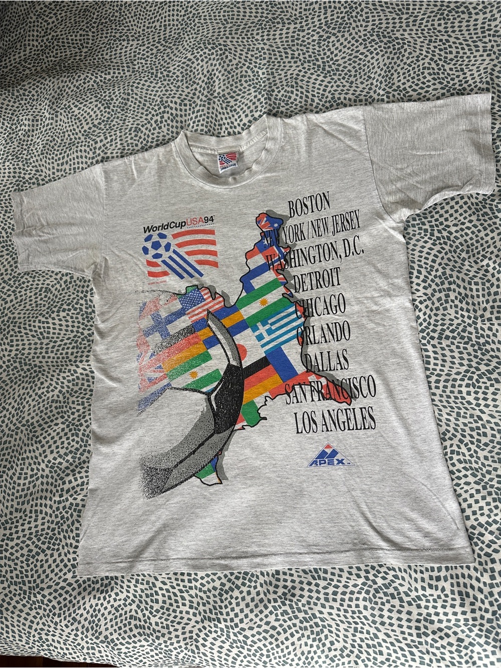 Vintage Apex WorldCup USA 94 Flag Map Graphic Tee